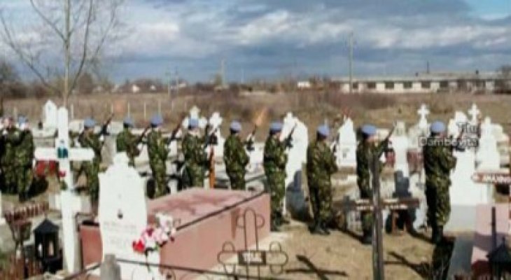 Militarii morţi în tragedia aviatică de la Bacău au fost înmormântaţi